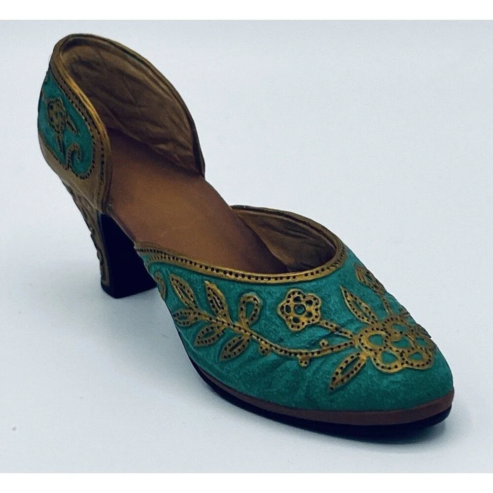 2000 Just the Right Shoe Carved Heel Green Gold Resin Shoe Figurine by Raine